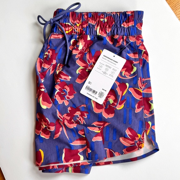 Athleta Women's Floral Print Crossroads Short Size Medium NWT - Picture 3 of 9